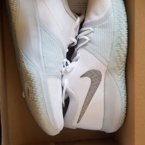 NIKE SNEAKERS SIZE 11